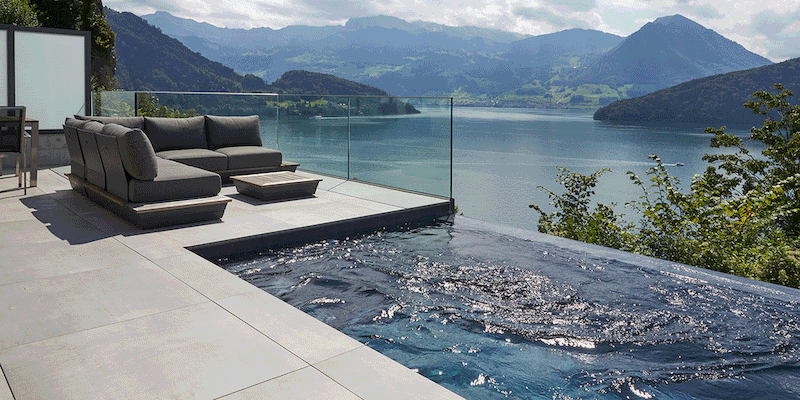 Outdoor-Ausstellung mit 8 Swimmingpools