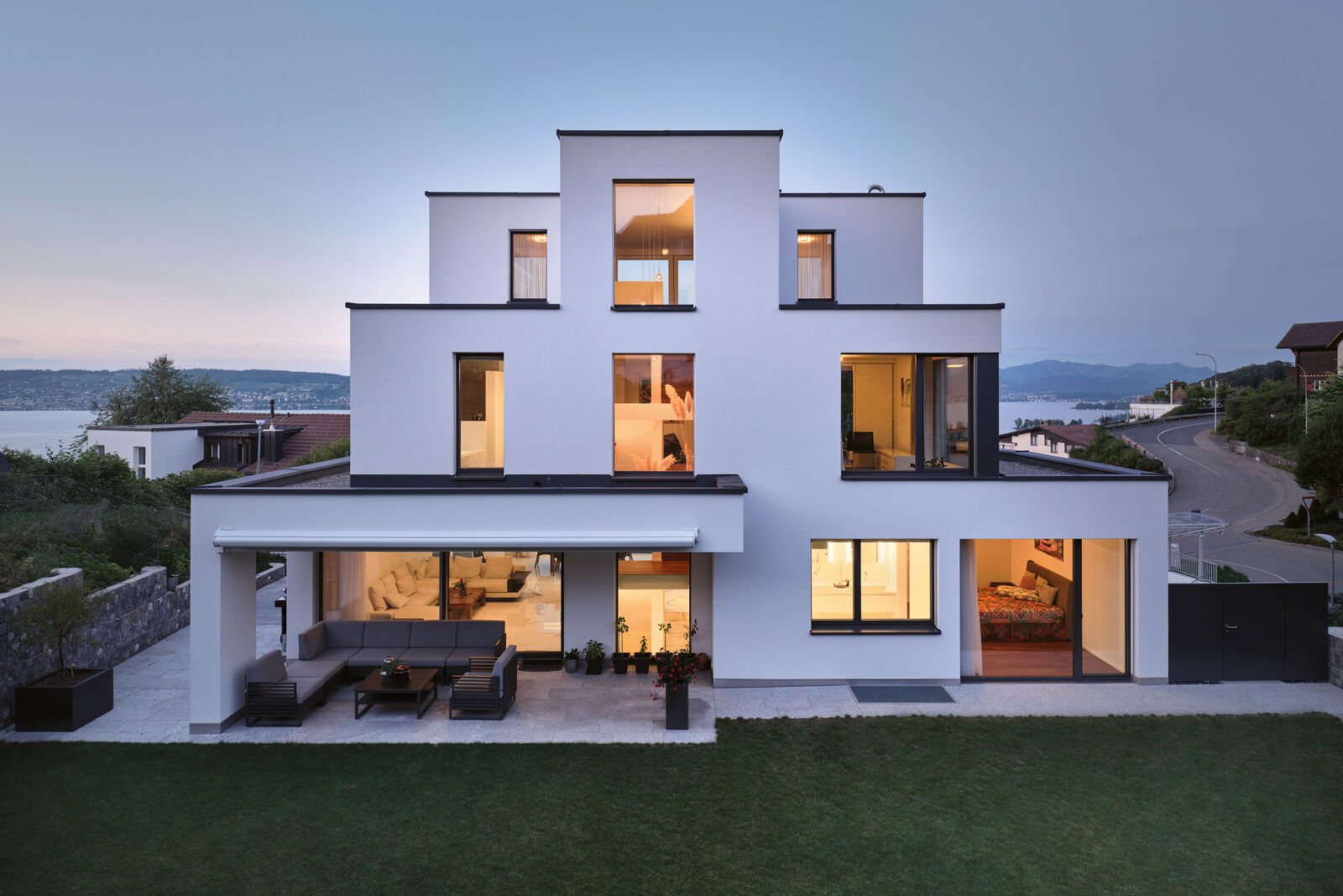 Eine ausbalancierte Architektur macht das Haus elegant. © Karin Nuetzi-Weisz