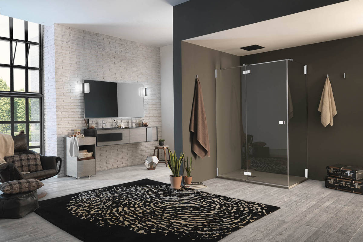 Azure: In der exklusiven Version mit gebürsteten Nickelprofilen passt die Duschkabine zur Innenarchitektur des Bades. Auch eine szenografische Lösung als freistehende Walk-In Dusche in der Mitte des Raums wäre denkbar. Inda.