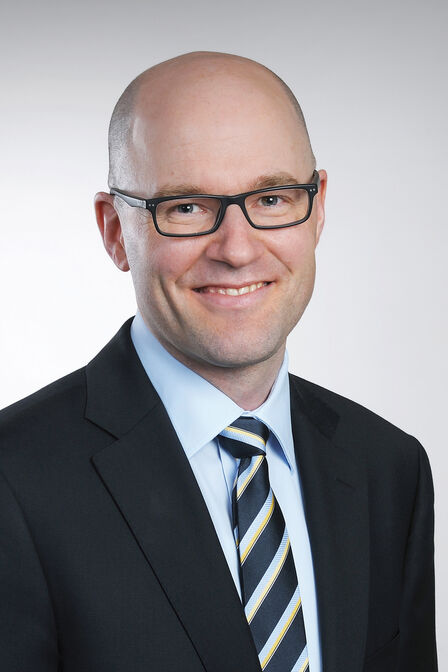 «Wie lange die Zinsen tief bleiben, gleicht einem Blick in eine Kristallkugel.» Roland Altwegg, Departementsleiter Privat- & Anlagekunden a.i., Raiffeisen Schweiz.